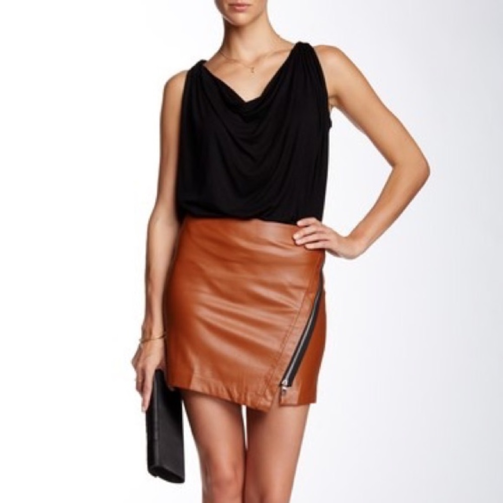 NWOT Vegan leather zip skirt